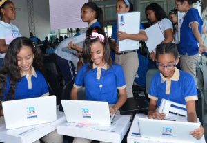 Niños-con-laptops-650x450
