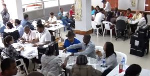 Parte-del-personal-de-la-JCE-que-participó-en-el-conteo-manual-de-votos