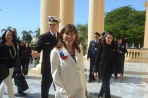comando-y-la-embajadora-1024x678