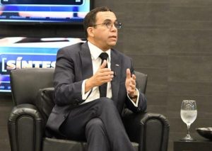 ANDRES-NAVARRO-696x493