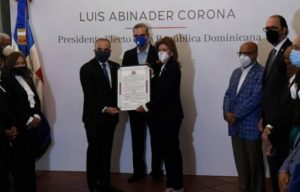abinader-y-raquel-pena_14448150_20200728164526