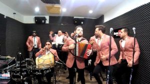 Grupo-Tipico-696x391