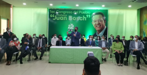 Leonel-Fernández-en-reunión-con-dirigentes-de-FP.