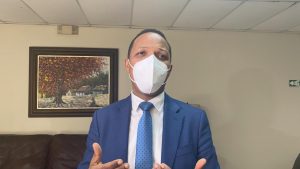 Milton-Morrison-con-mascarilla