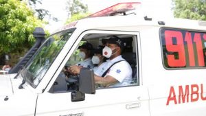 Personal-de-Salud-del-Sistema-9-1-1.-Foto-de-archivo.-696x392