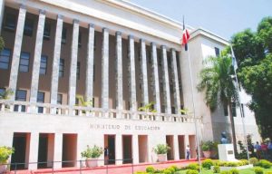 fachada-edificio-ministerio-de-educacion_14939733_20201008104747