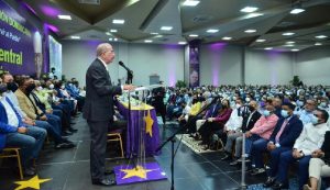 Danilo-Medina-mientras-hablaba-este-domingo-en-una-reunión-de-la-dirigencia-del-PLD (1)