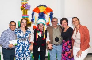 1.-Con-esta-divertida-fotografía-Basilio-Nova-Ana-Jiménez-Raúl-Ángeles-Reynaldo-Disla-Elvira-Taveras-y-Viena-González-iniciaron-el-FITO-RD-2022. (1)