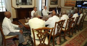 Abinader-reunido-con-colonos-en-el-Palacio-Nacional.