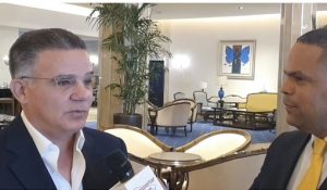 El-presidente-del-CONEP-Pedro-Brache-entrevistado-por-el-periodista-Moisés-García.