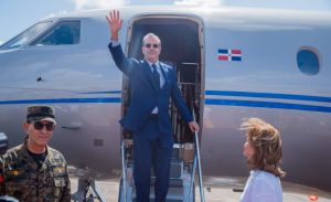 Abinader-sale-hacia-Costa-Rica-para-participar-en-toma-de-posesión-1140x694