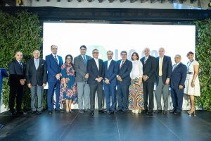 Ejecutivos-de-Lam-junto-a-una-parte-de-los-conferencistas-internacionales-y-nacionales-2 (2)
