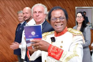 Felix-Cumbé-forma-parte-de-un-grupo-de-19-extranjeros-que-recibieron-la-nacionalidad-dominicana