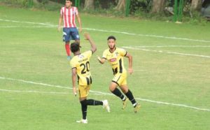 Juan-Angeles-celebra-el-gol-del-empare-de-MOCA-FC-en-contra-Delfines