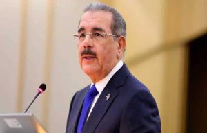 danilo-medina-ddc3f1f1-43b7a600-focus-0-0-895-573