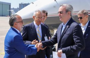 luis-abinader-en-suiza-21052022-presidencia-rd-befb2803-focus-0.43-0.58-895-573 (1)