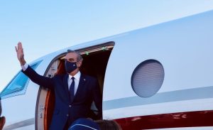 Abinader-llega-al-país-tras-participación-en-IX-Cumbre-de-las-Américas-1140x694