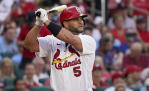 Albert-Pujols-no-para-pega-su-home-run-695-1140x694