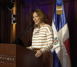 Ministra-de-Cultura-Milagros-Germán-mientras-ofrecía-declaraciones-durante-la-rueda-de-prensa-del-FENATE-2022-scaled (1)