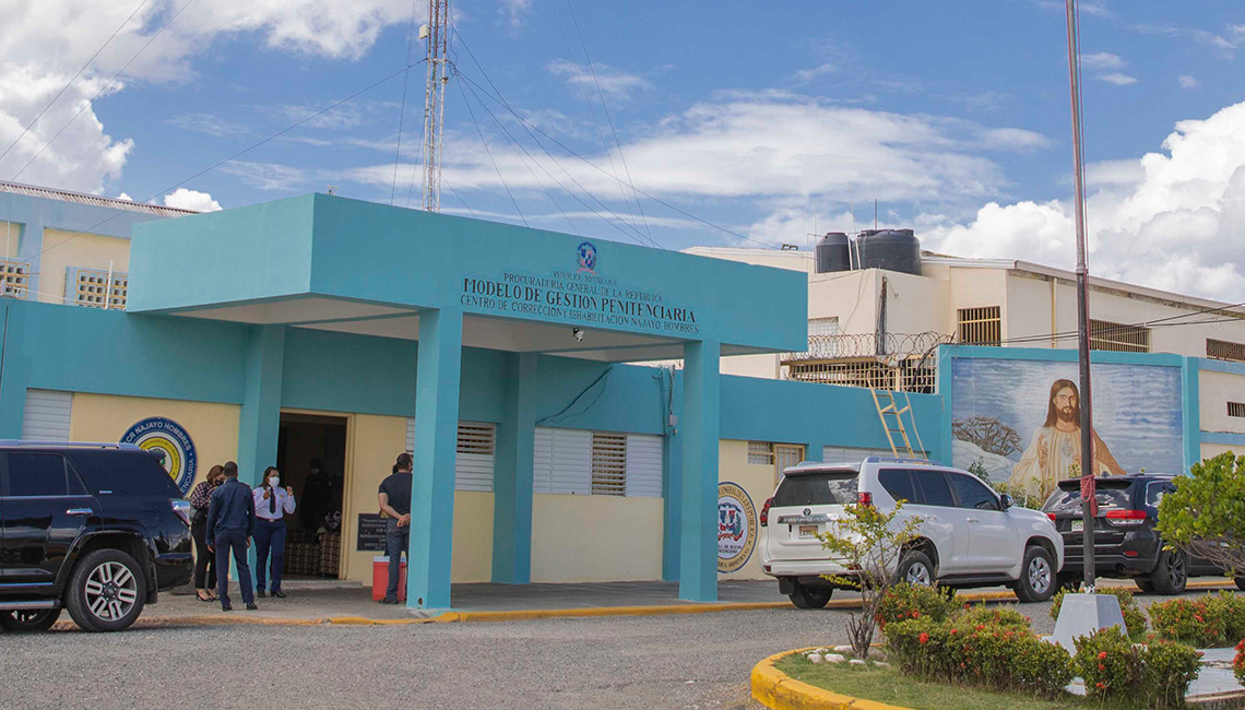 Detienen-mujer-que-habría-introducido-sustancias-toxicas-a-cárcel-de-San-Cristóbal-1140x650