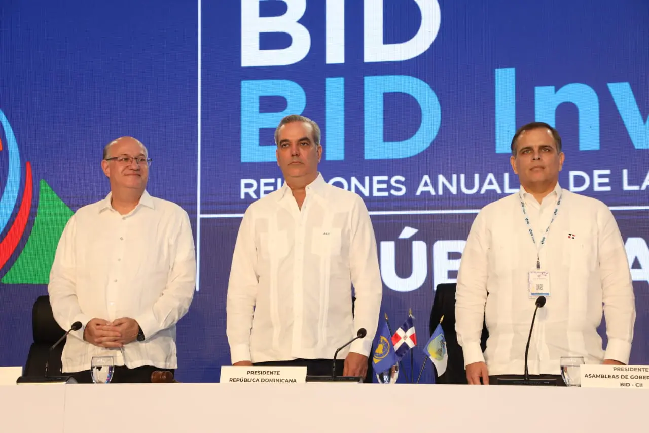 65ec9c698a8d1_el-presidente-luis-abinader-asistio-a-la-asamblea-de-gobernadores-del-bid.jpg