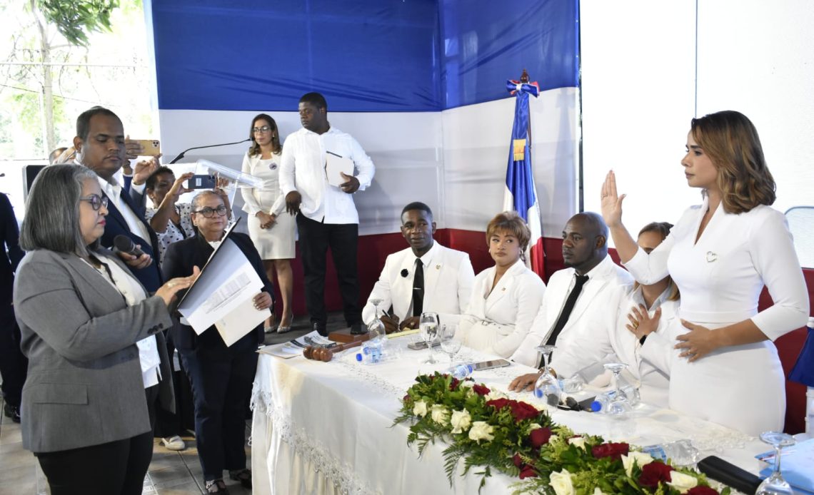 alcaldesa-juramentada-1140x694