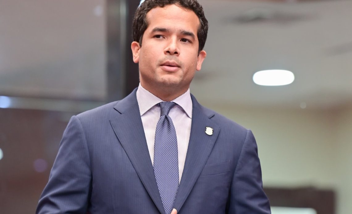 OMAR-FERNANDEZ-1140x694