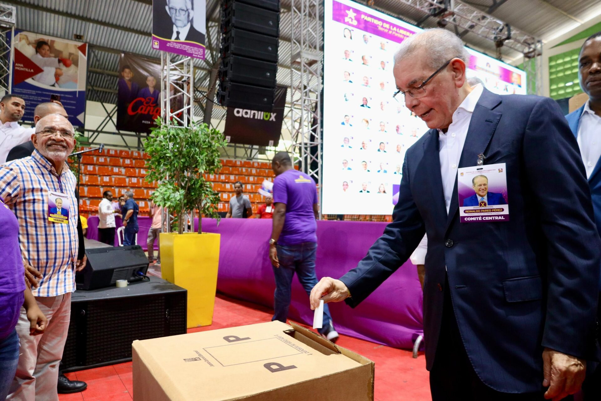 Danilo-Medina-votando-este-27-de-octubre-2024-scaled