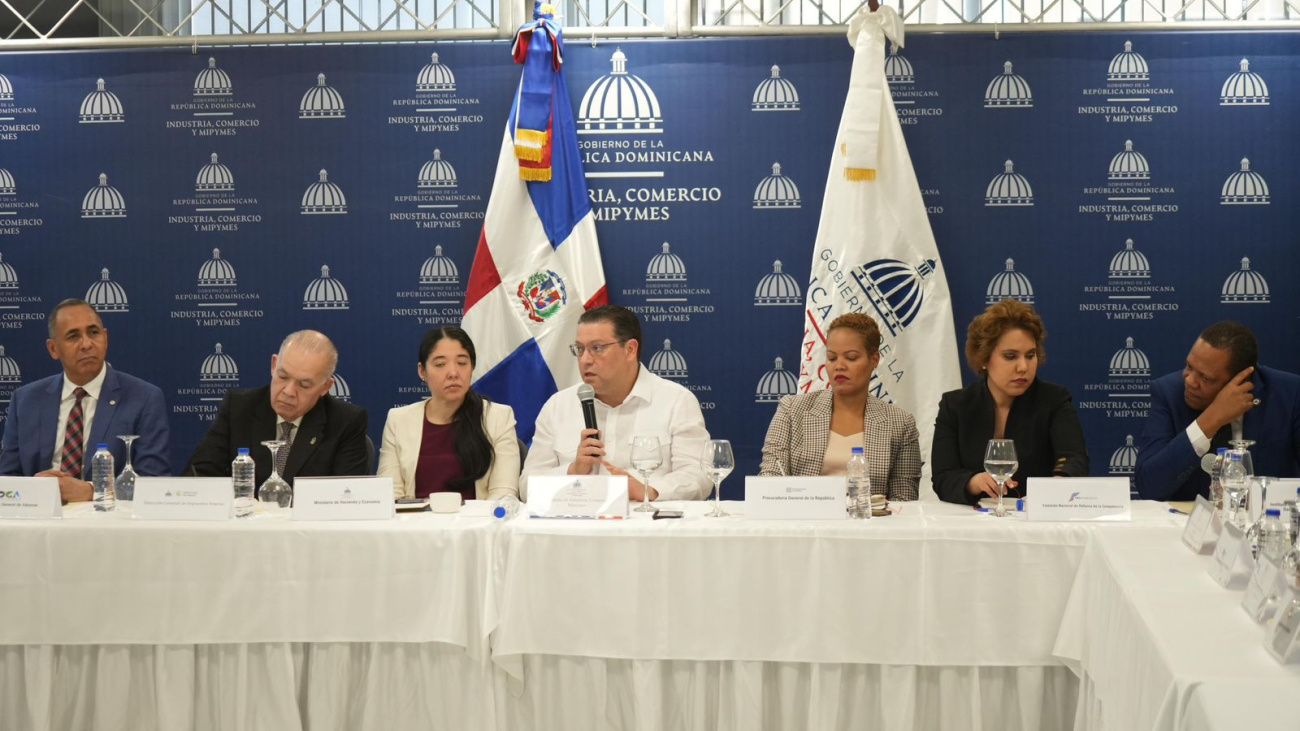 Titulares de DGA, DGII, MICM, PRG, PROCOMPETENCIA Y PROCONSUMIDOR (2)