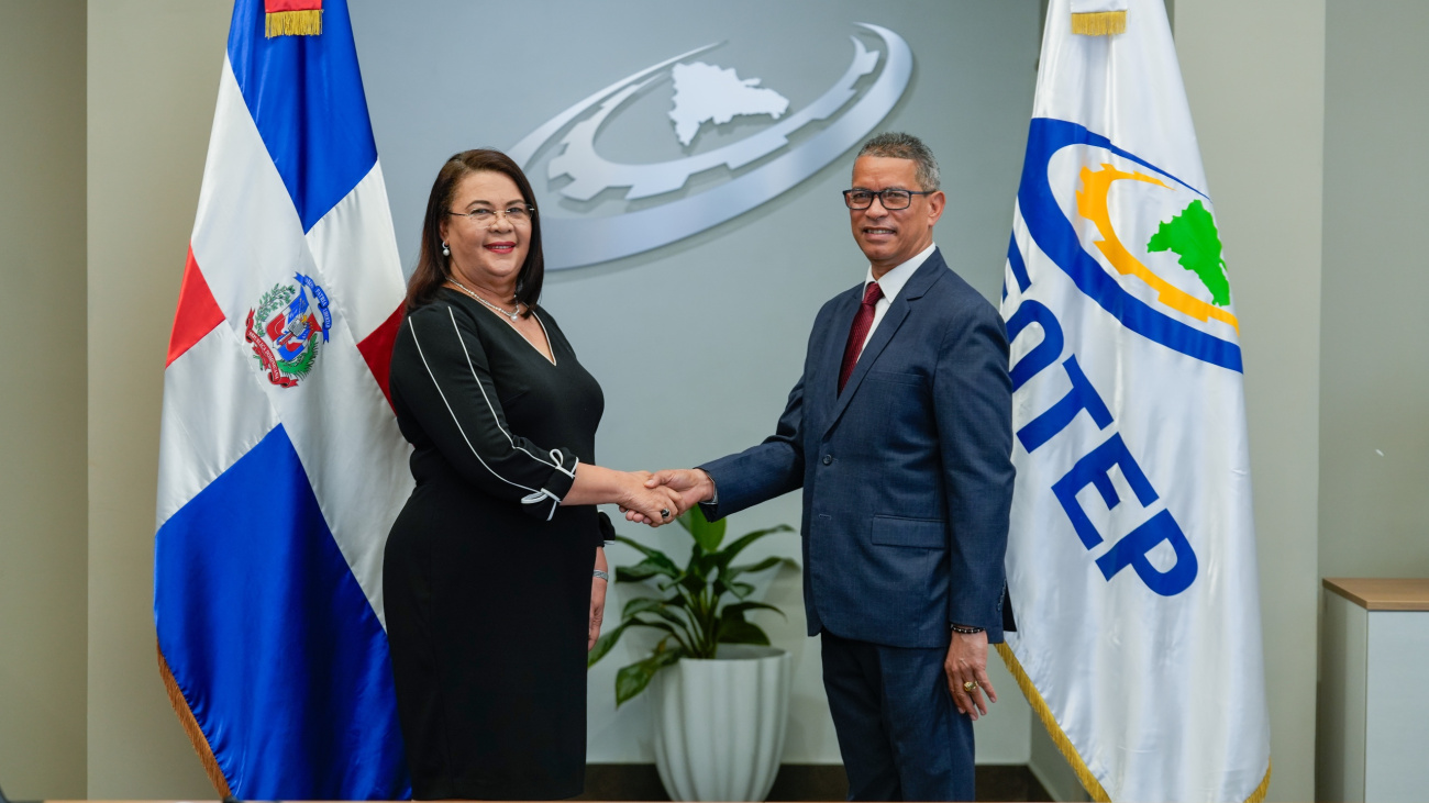 Maira Morla Pineda, directora general del INFOTEP Y Luis Manuel Rodríguez director general
