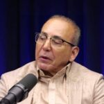 CARLOS BALCÁCER RECUERDA LOS AÑOS MÁS DIFÍCILES DE SU VIDA EN “LA CRÓNICA TV” CON ELIZABETH HAZIM