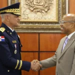 Alfredo Pacheco recibe al director de la Policía Ernesto Rodríguez y otros altos oficiales