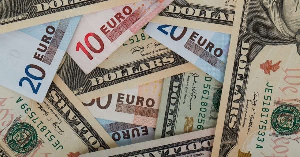 1689939604-dolar-euro-continuan-al-alza-devaluan-aun-al-peso-cubano-e1790680067735
