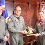 Comandante general de la FARD recibe a oficiales superiores cursantes de la especialidad en Estado Mayor Aéreo tras jornada académica en Colombia