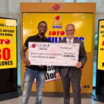 LEIDSA entrega RD$30 millones a taxista que cumplirá el sueño de construirle una casa a su madre